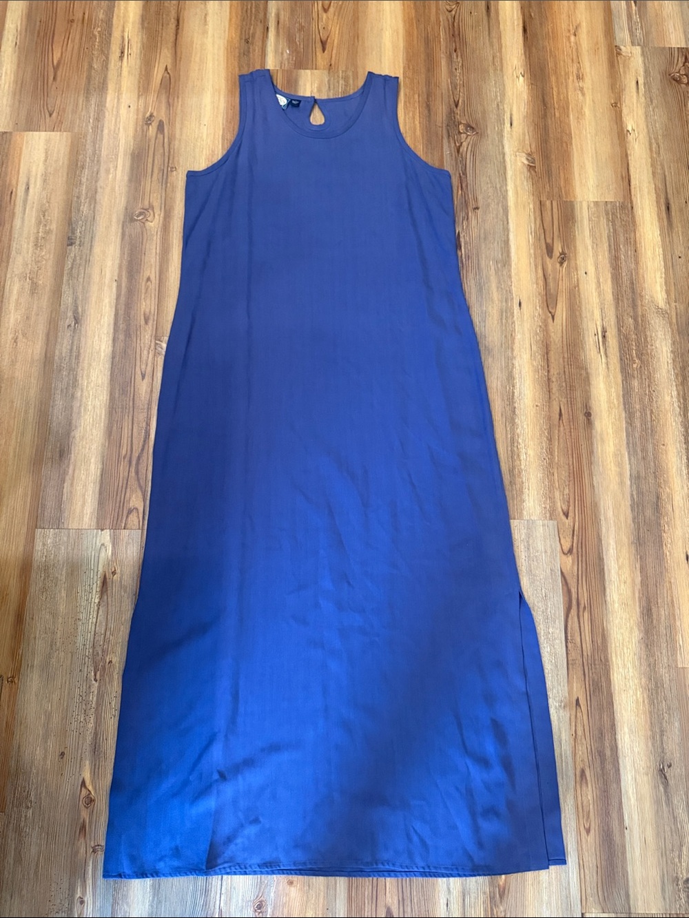 Sleeveless Tommy Bahama size large periwinkle Maxi Dress - Classic Summer Style